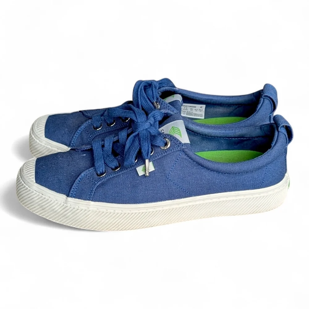 Cariuma Organic OCA Low Top Cap Toe Shadow Blue Canvas & Cork Sneaker Women's 9